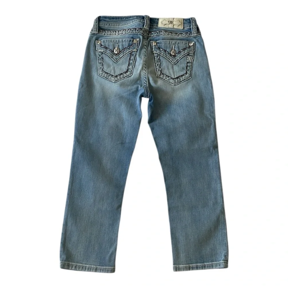 ♥️Miss Me♥️Women's mid- rise Capri Blue Jeans size ( 26) - Picture 3 of 8